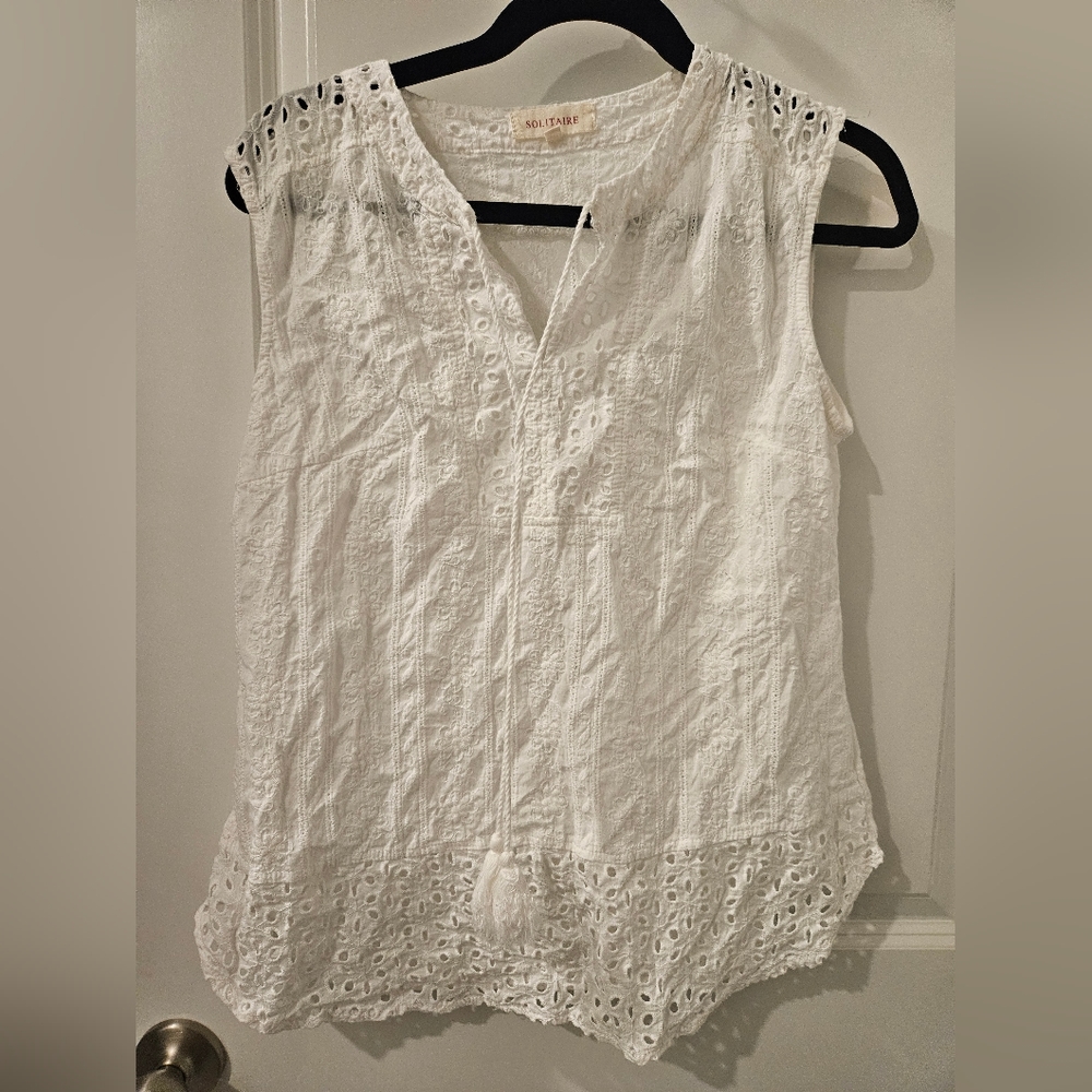 Solitaire sleeveless white top size L